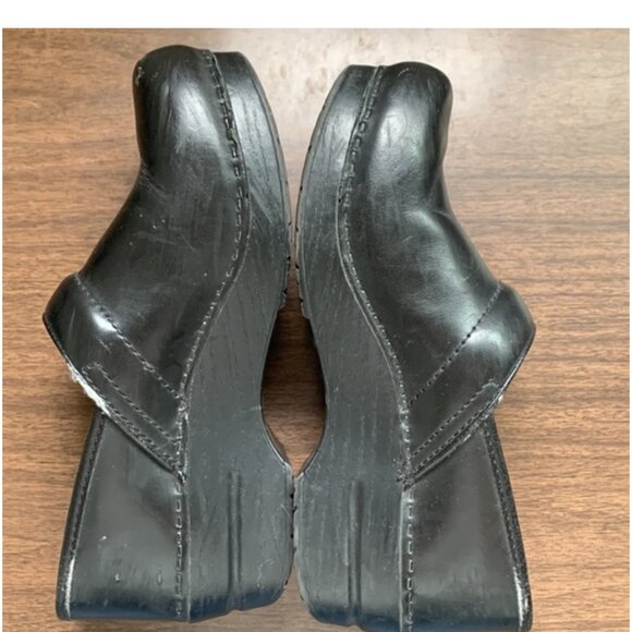 Dansko Women's Patent Leather Clog size 7 (37) - Picture 7 of 10